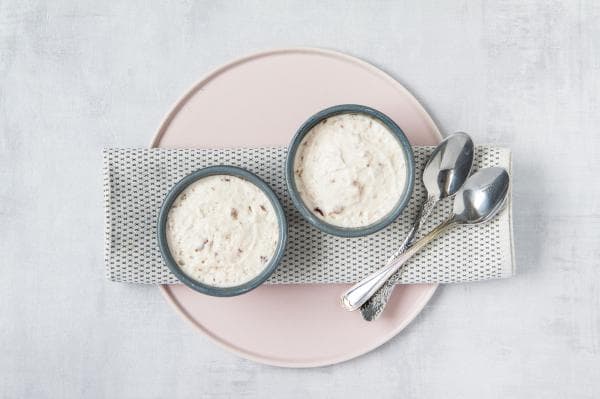 Vanilla Mousse with Amaretti Biscuits