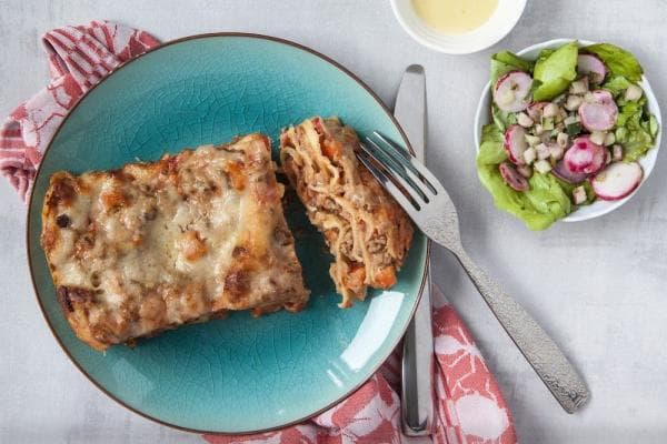 Bolognese lasagne met salade