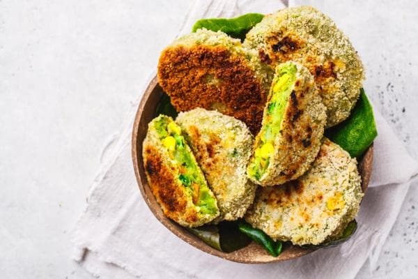 Broccoliburger met ovenfrietjes