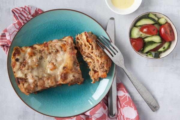 Bolognese lasagne met salade