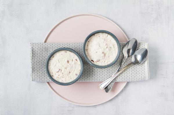 Vanilla Mousse with Amaretti Biscuits