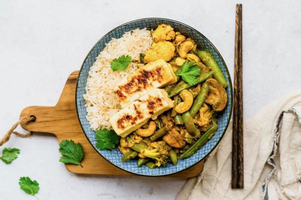 Massaman curry with halloumi