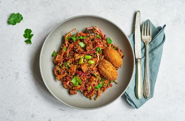 Quinoa salade met harissa bitterbal