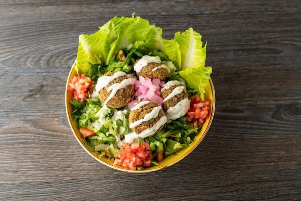 Couscous salade met falafel