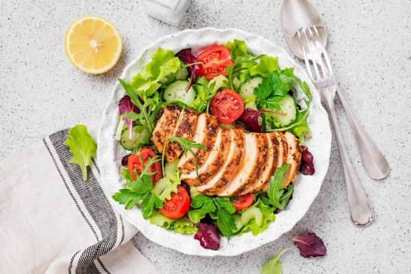 Meal Salad with Grilled Chicken