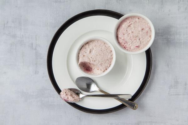 Frisse yoghurtmousse met aardbeien
