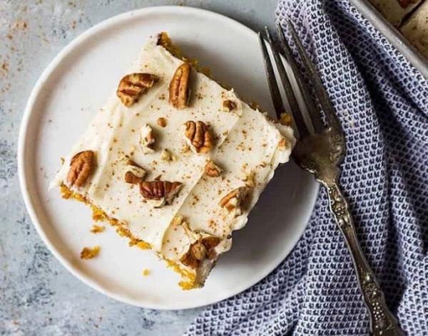 Thanksgiving pumpkin cake