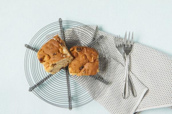 Apple Cake with Hazelnuts