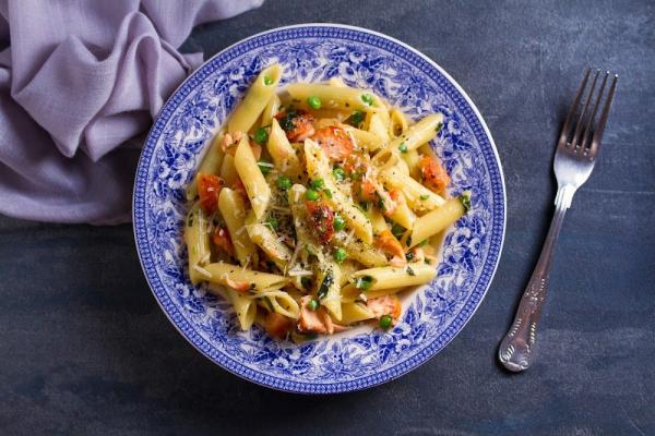 Rigatoni Pasta with Salmon and Spinach