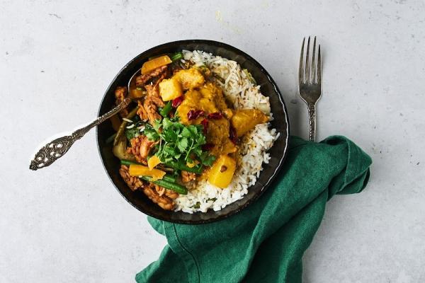 Pineapple Curry with Sticky Tempeh