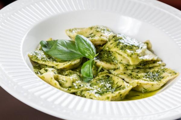 Ravioli in Spinach Cream Sauce