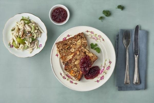 English nutroast met waldorfsalade