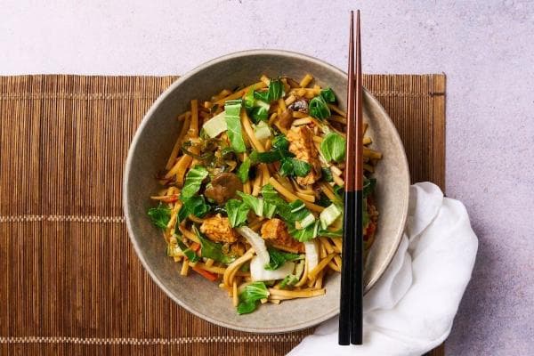Sticky tempeh noodles