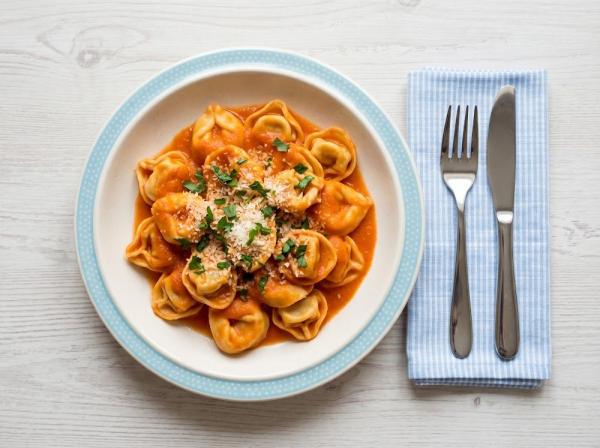 Cheese Tortellini in Tomato Sauce